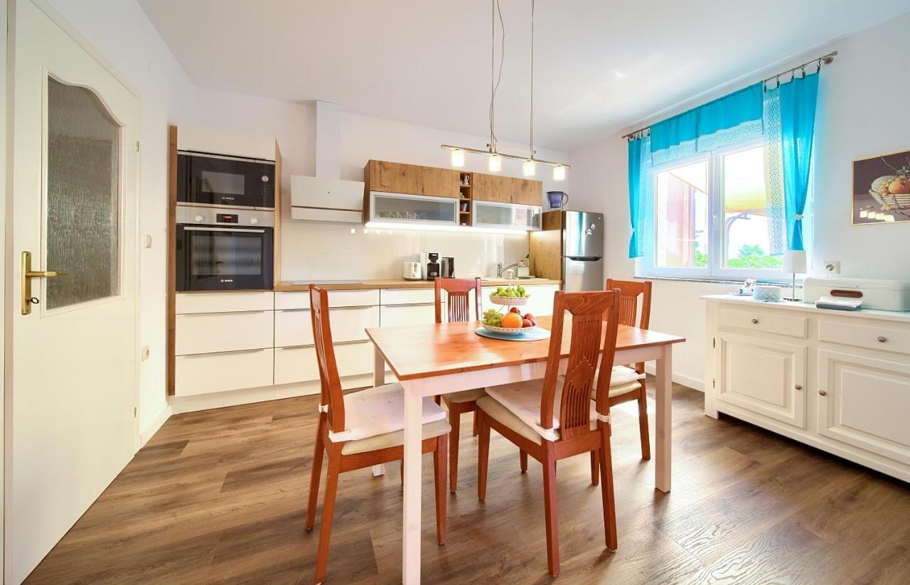 Apartman Bor Krk Krk Town Esterno foto
